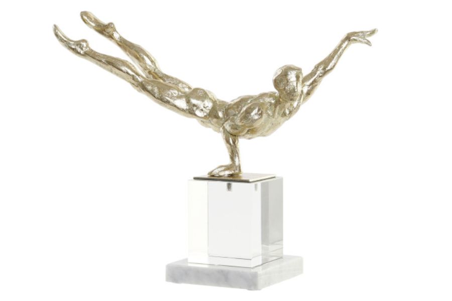 Figura decorativa de gimnasta en resina dorada con base de cristal
